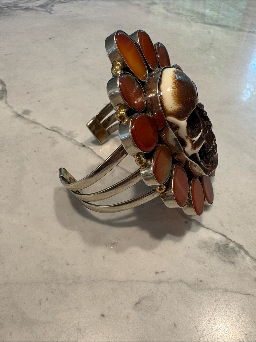 π€ VINTAGE Persian Carnelian Seal & XL Resin Skull Statement Wire Cuff Bracelet - Picture 4 of 11